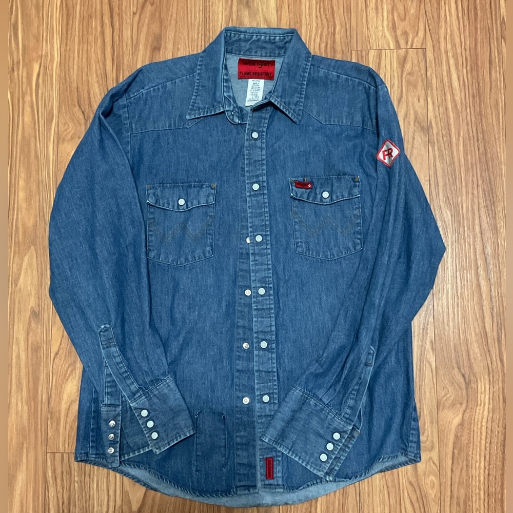 Wrangler blue denim button-up shirt pearl buttons